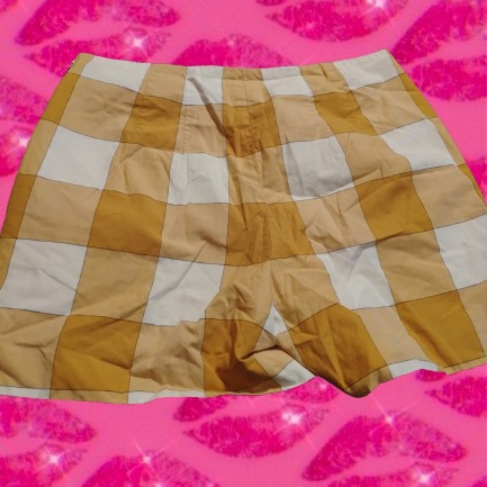 Pretty Plaid Shorts 💛